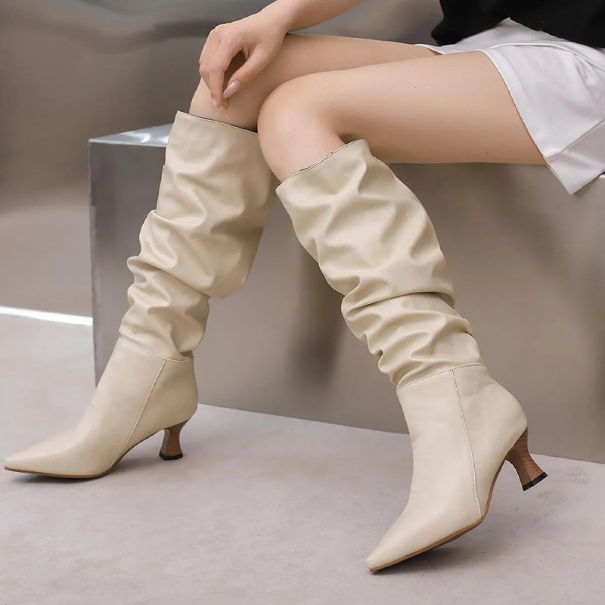 2024 Nuove pieghe stivali al ginocchio moda donna nuove scarpe a punta scarpe da donna stivali lunghi quotidiani 5 cm stivali ta