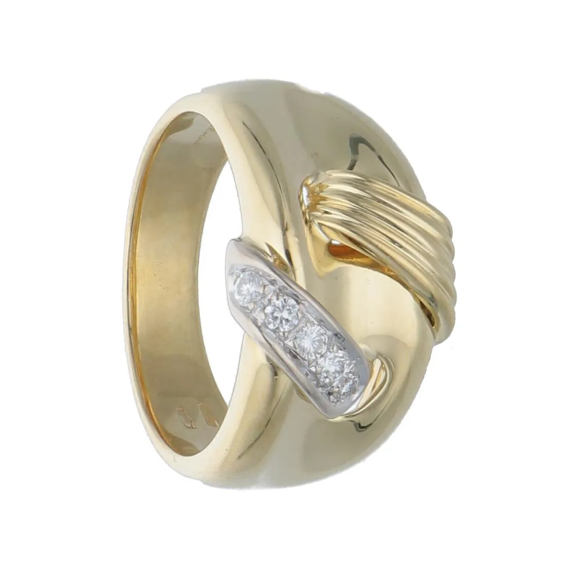 Anello in oro giallo con diamanti