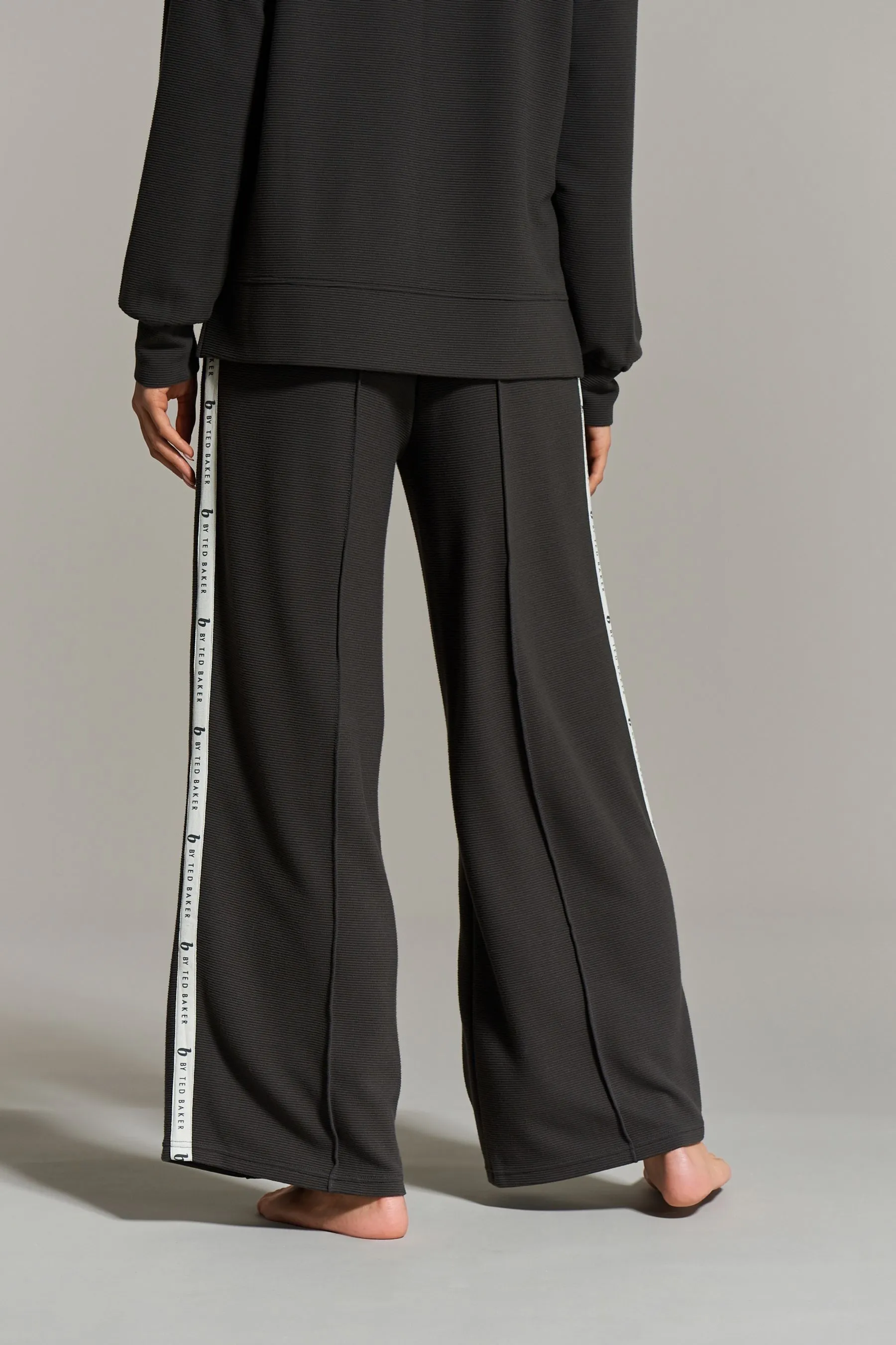 B by Ted Baker - Pantaloni da jogging a coste con fondo ampio    