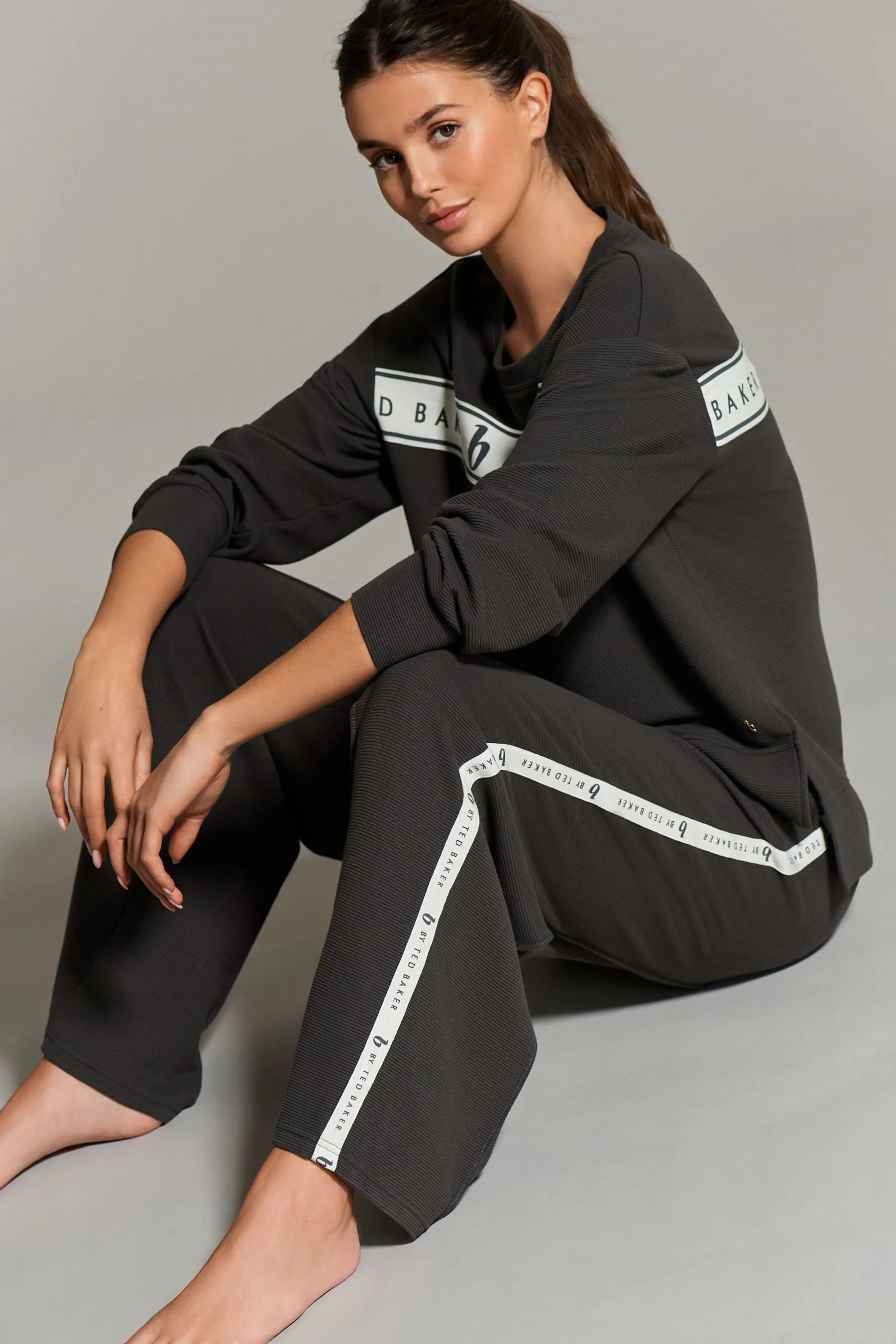 B by Ted Baker - Pantaloni da jogging a coste con fondo ampio    
