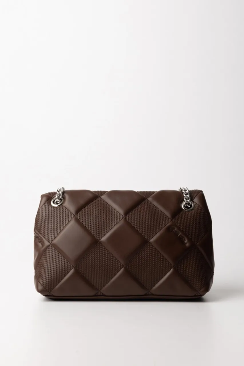 Borsa a tracolla con logo e dettagli rombi MARRONE