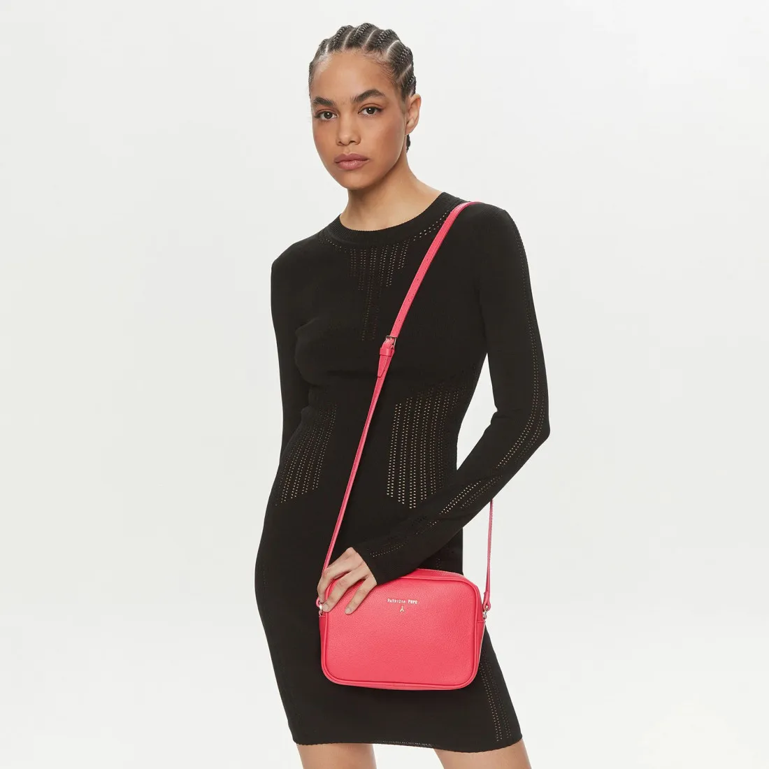 Borsa Patrizia Pepe in pelle martellata rosa a tracolla