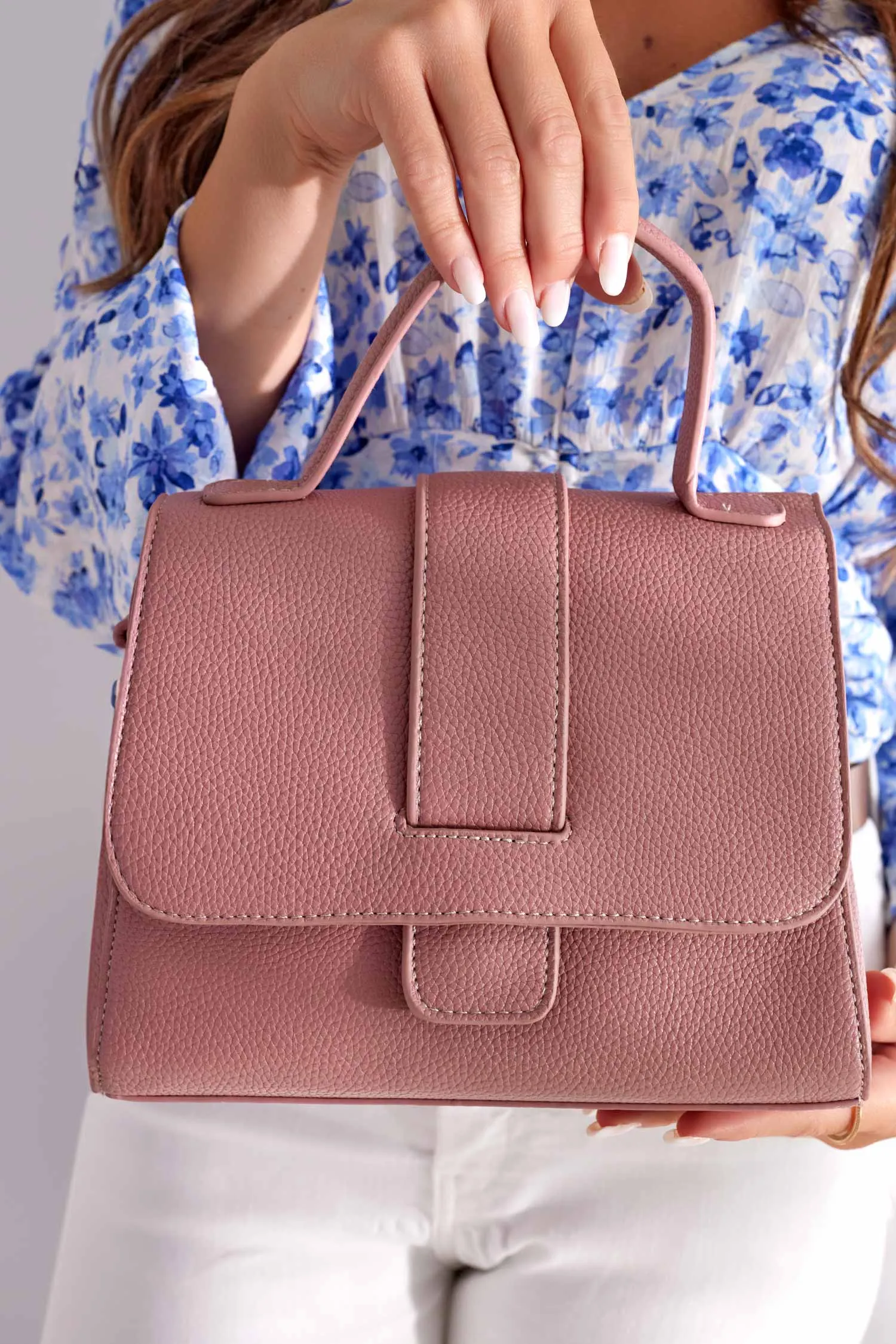 Borsa rosa con tracolla B230