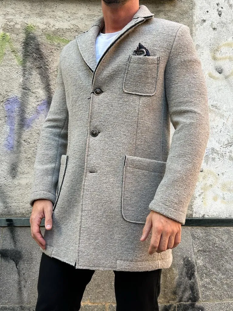 CAPPOTTO V2 SARTORIALE SU BASE SABBIA (COLORE VICINO AL TORTORA), AMPIE TASCHE FRONTALI E POCHETTE IN DOTAZIONE ****