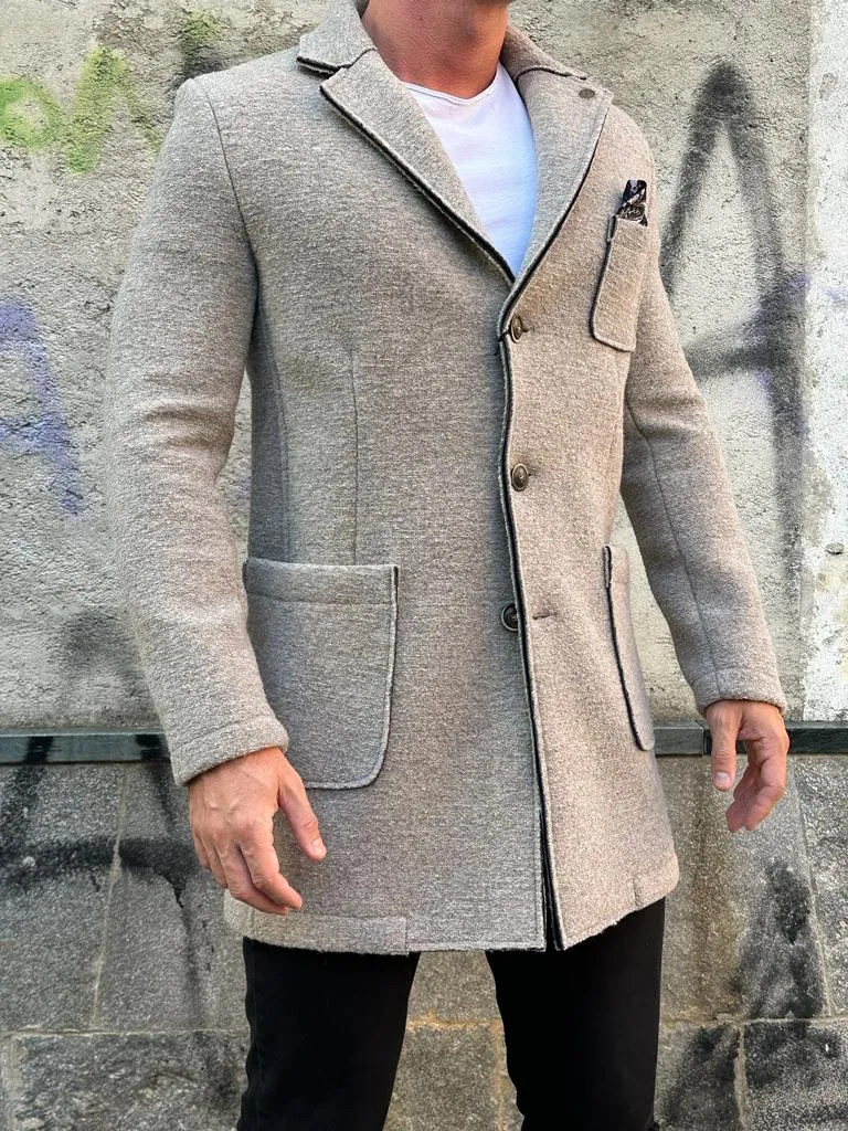 CAPPOTTO V2 SARTORIALE SU BASE SABBIA (COLORE VICINO AL TORTORA), AMPIE TASCHE FRONTALI E POCHETTE IN DOTAZIONE ****