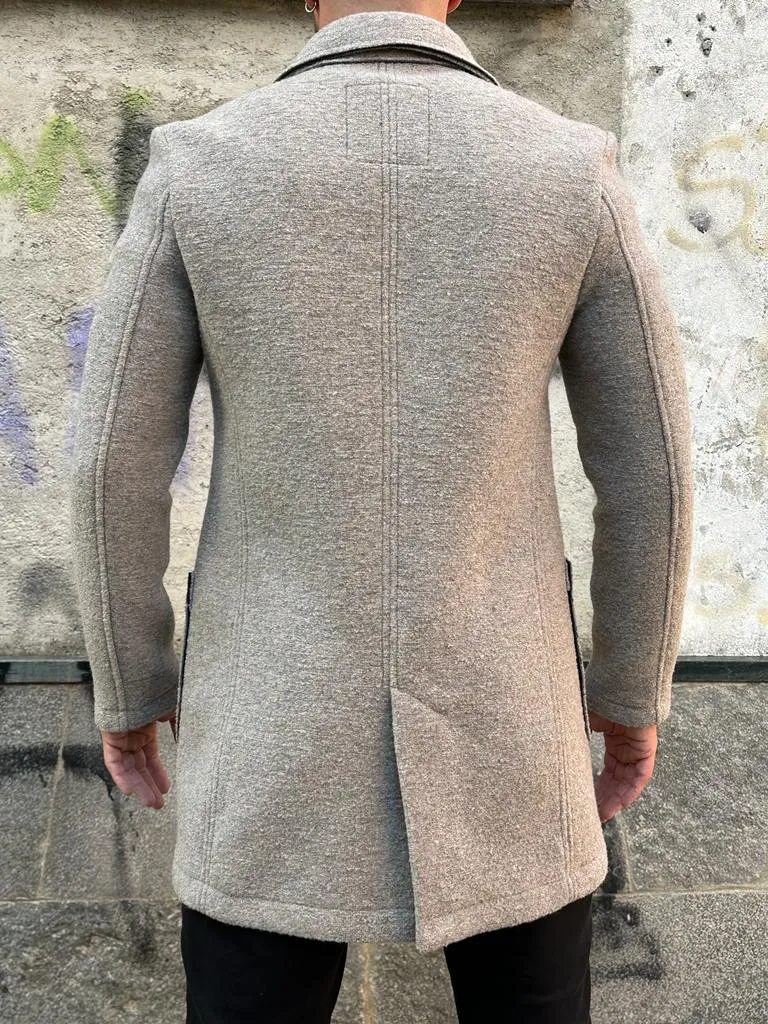 CAPPOTTO V2 SARTORIALE SU BASE SABBIA (COLORE VICINO AL TORTORA), AMPIE TASCHE FRONTALI E POCHETTE IN DOTAZIONE ****
