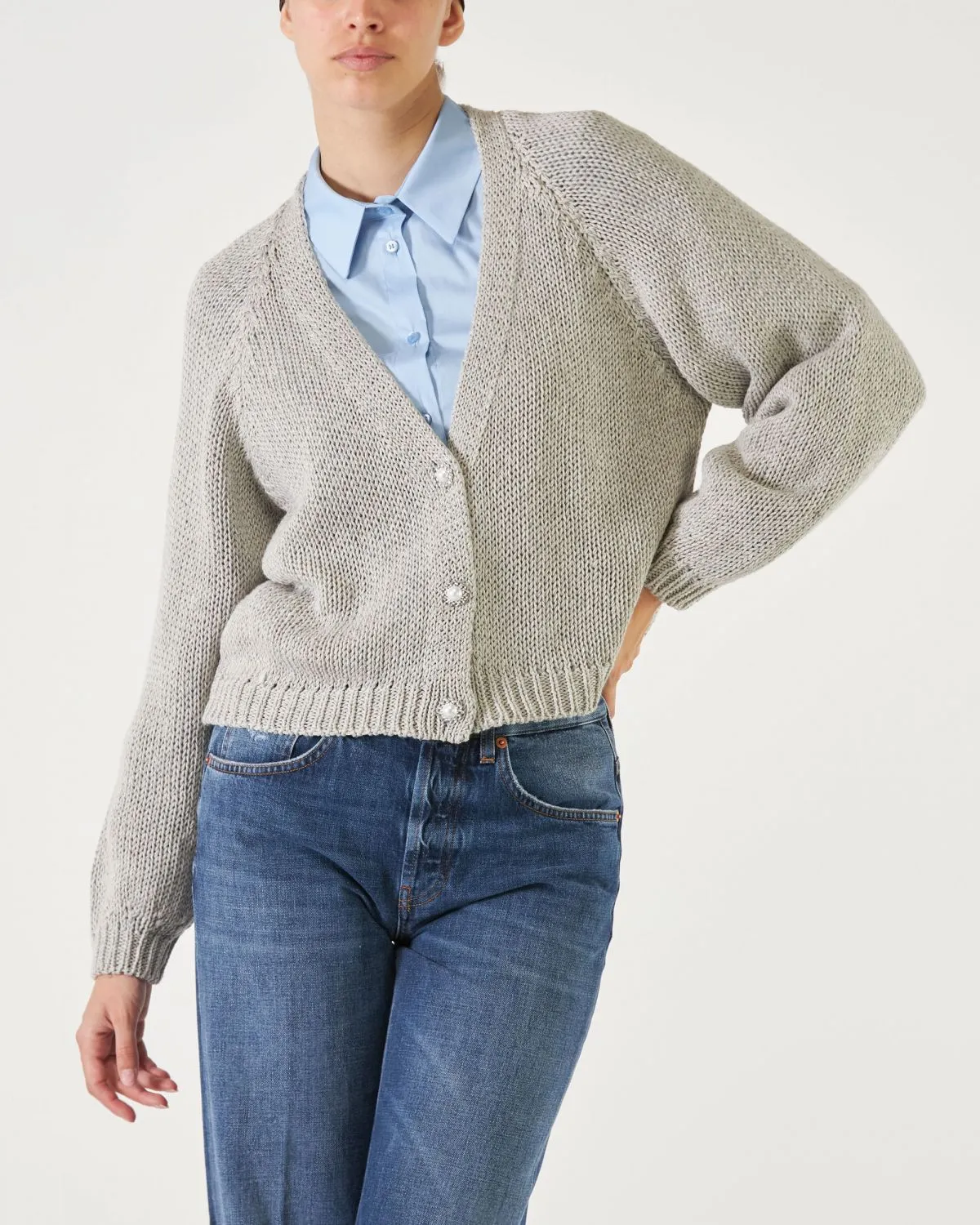Cardigan crop di colore grigio perla