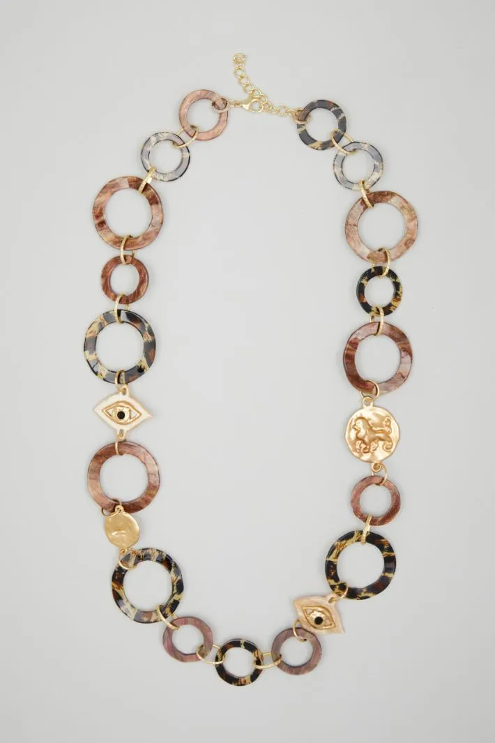 Collana con elementi in resina