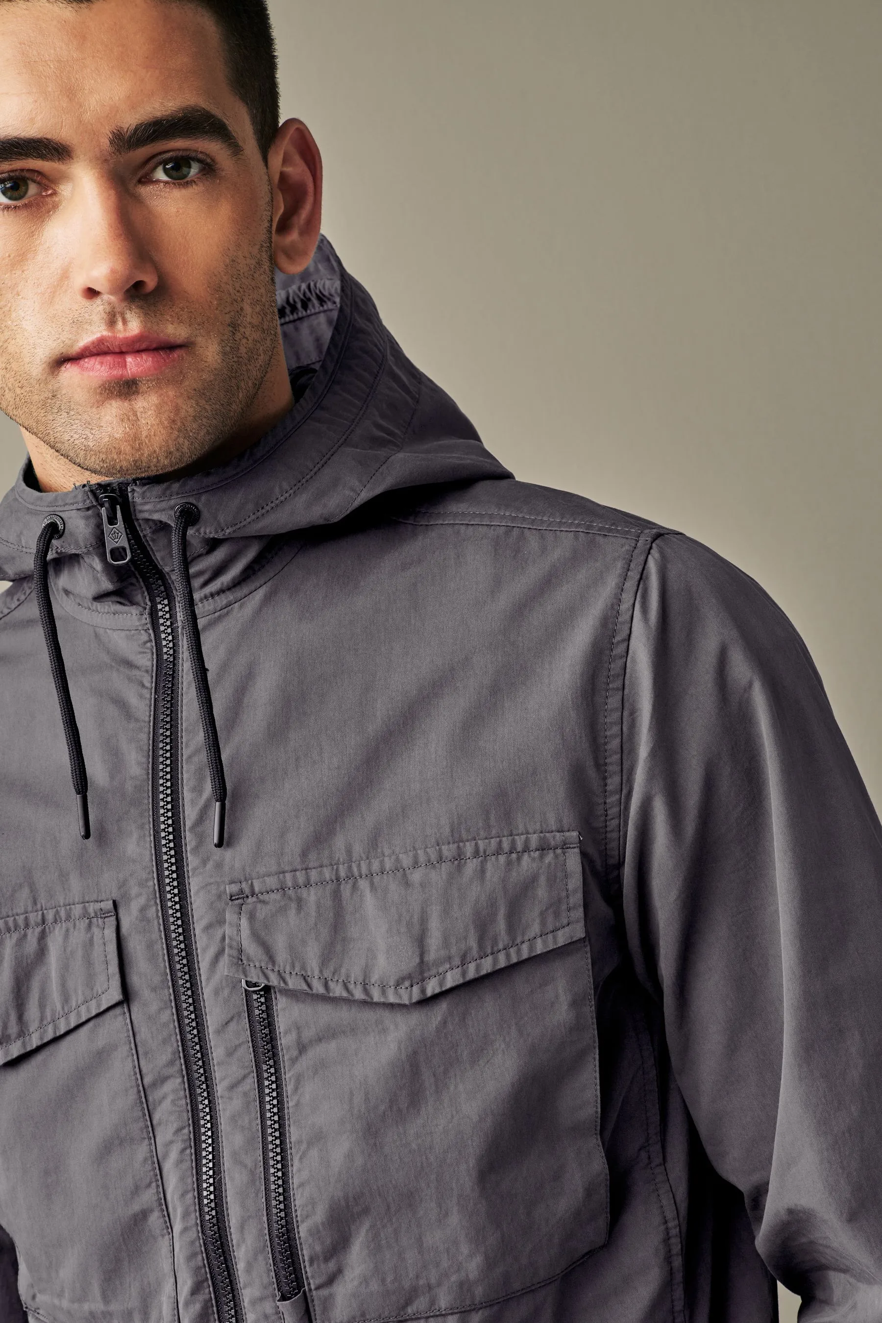 Con cappuccio stile camicia multitasche