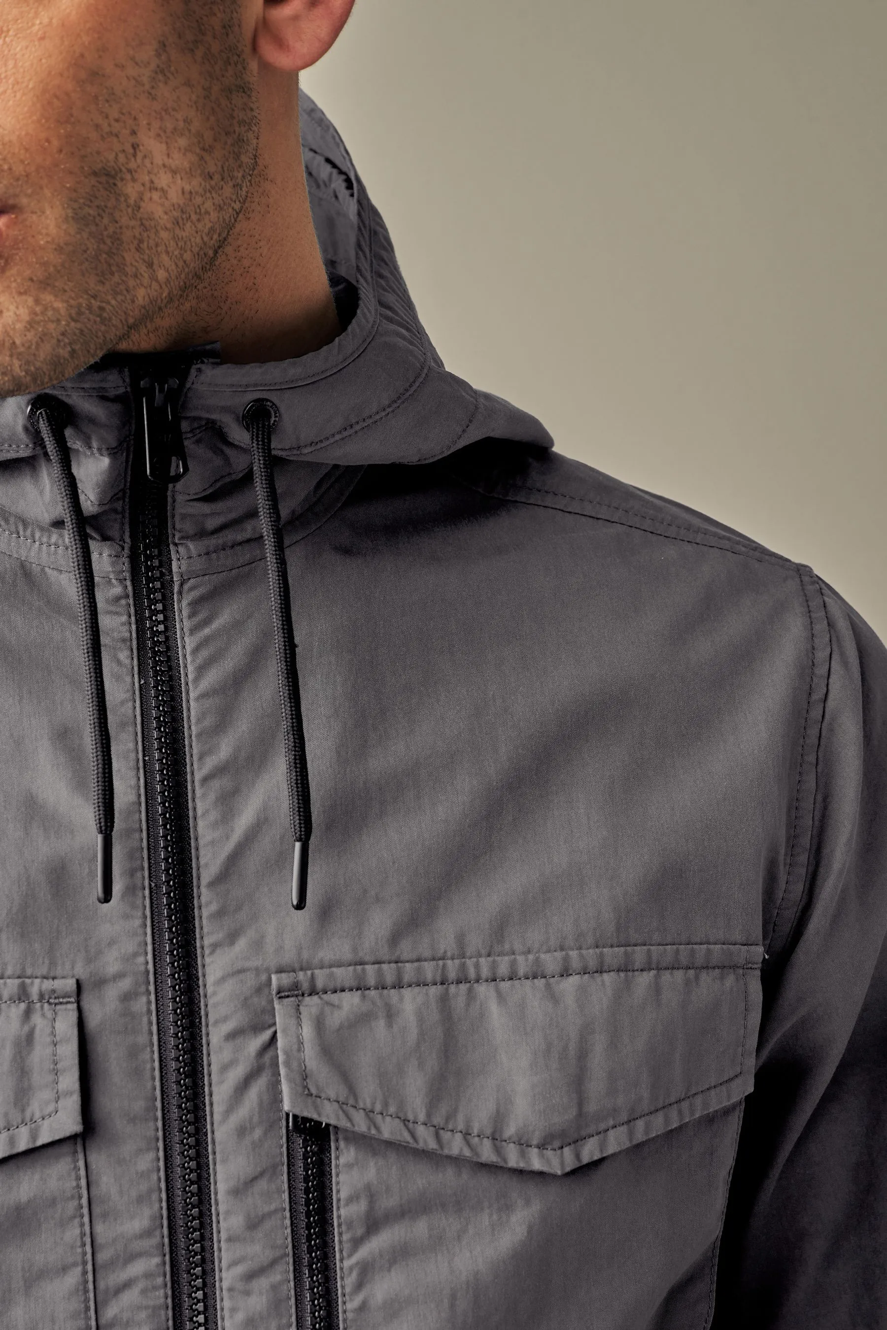 Con cappuccio stile camicia multitasche