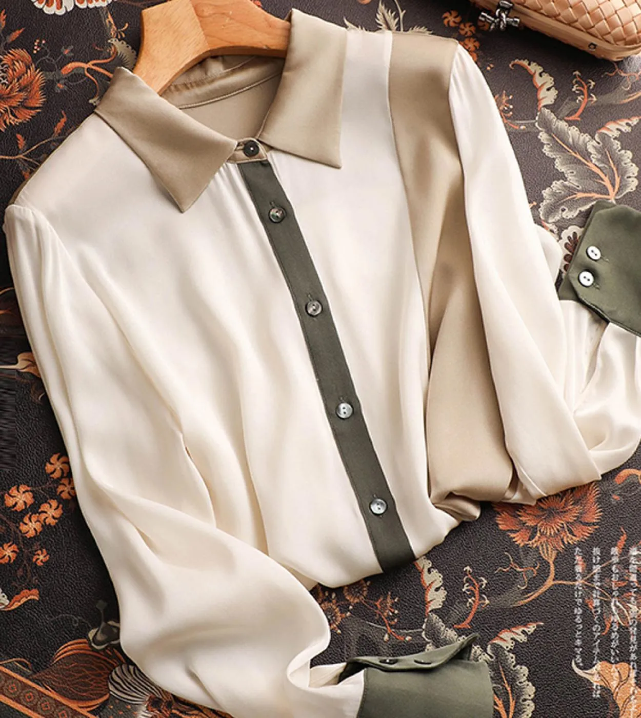 Elegante camicetta da ufficio in seta di gelso Moda a tre colori Patchwork con bottoni Camicia in seta da donna Panno a maniche