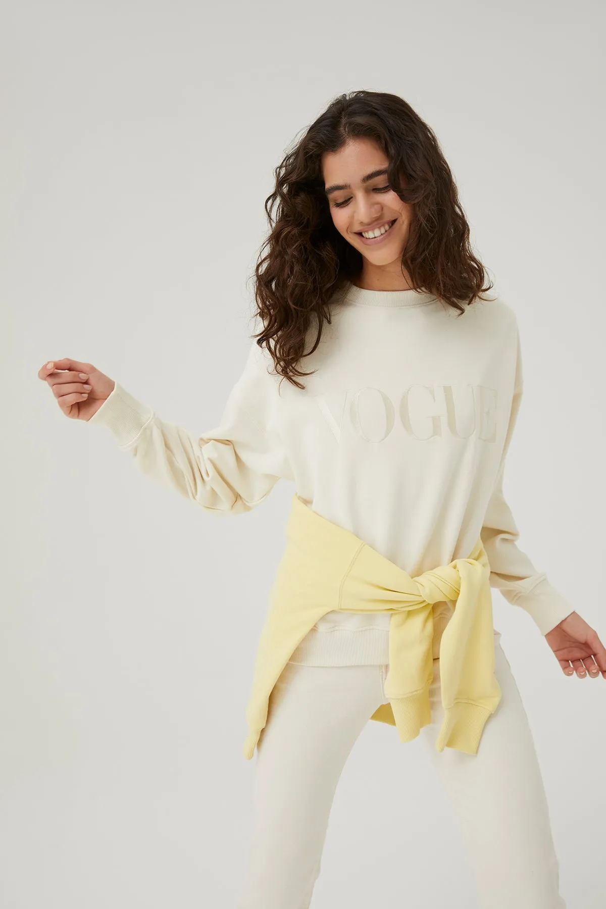 Felpa VOGUE bianco perla con logo ricamato-