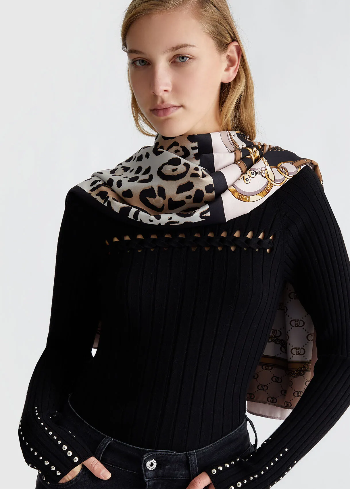 Foulard con stampa patchwork