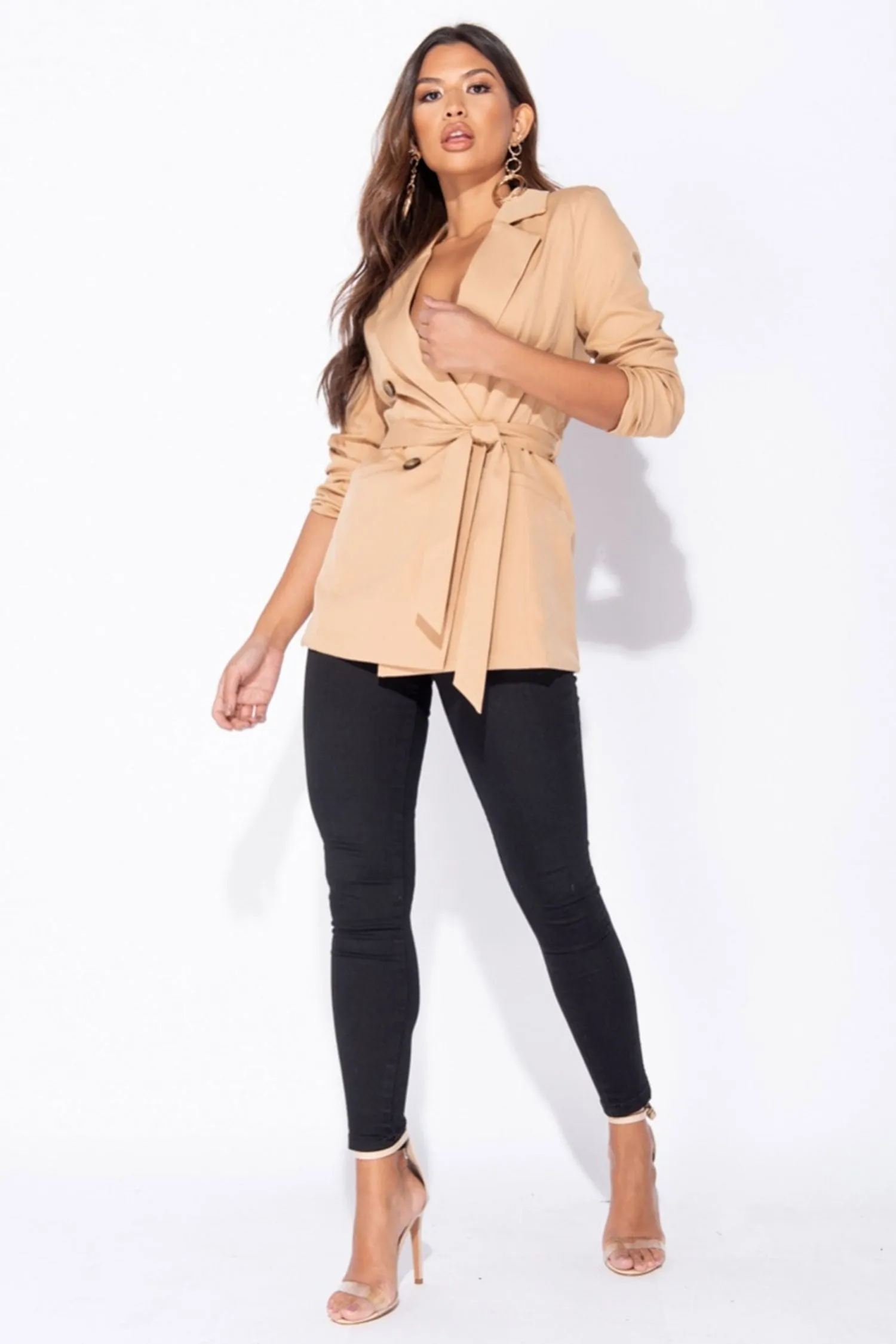 Giacca beige con bottoni e laccio in vita