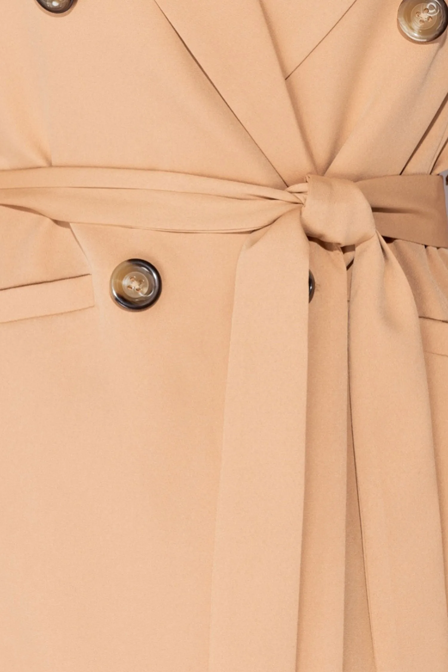 Giacca beige con bottoni e laccio in vita