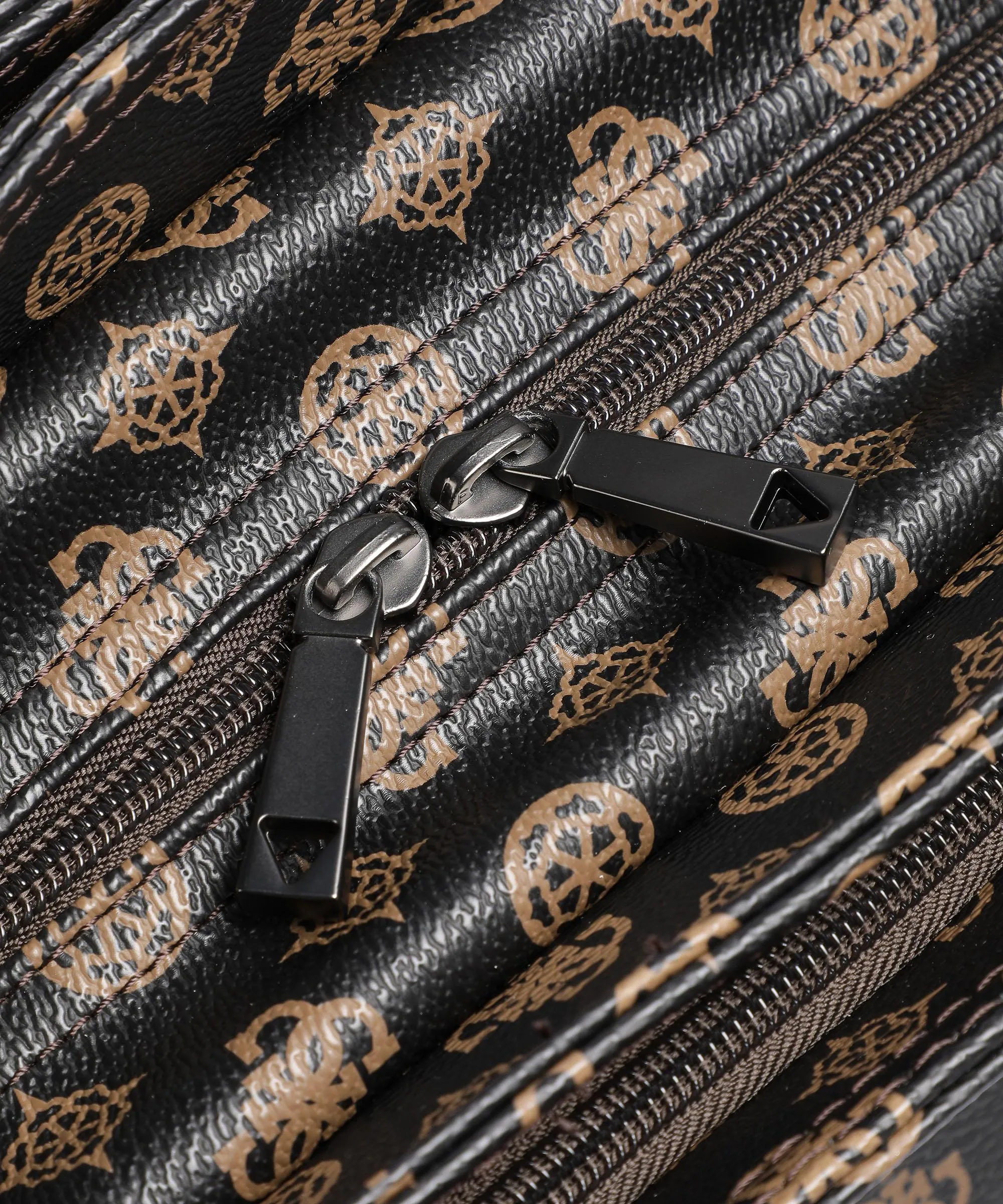  Guess Wilder Borsa shopper 13″ pelle sintetica marrone scuro  