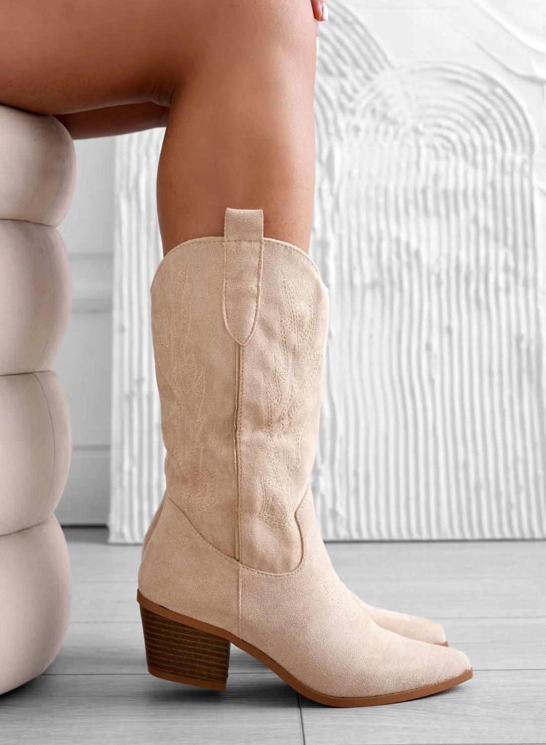 INFINITY - Stivali camperos beige con ricamo