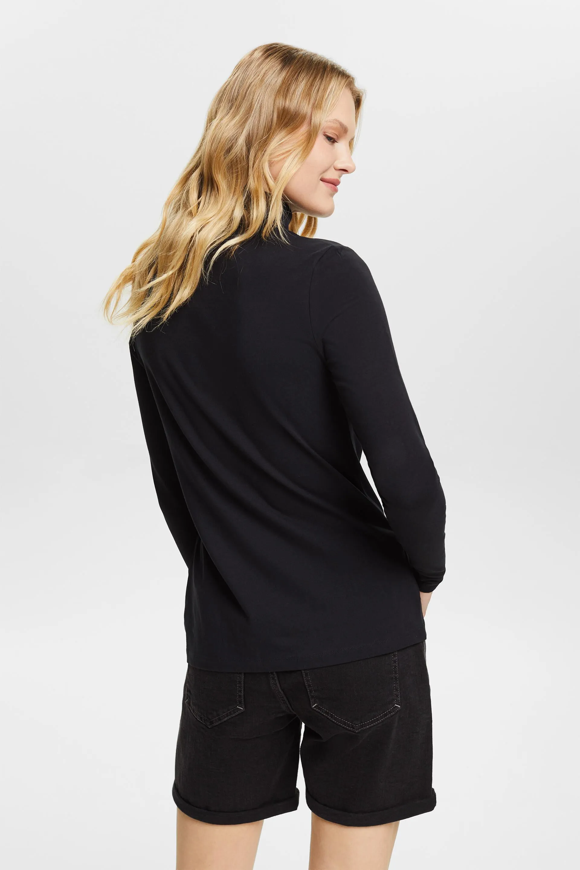 Maglia a maniche lunghe con collo dolcevita