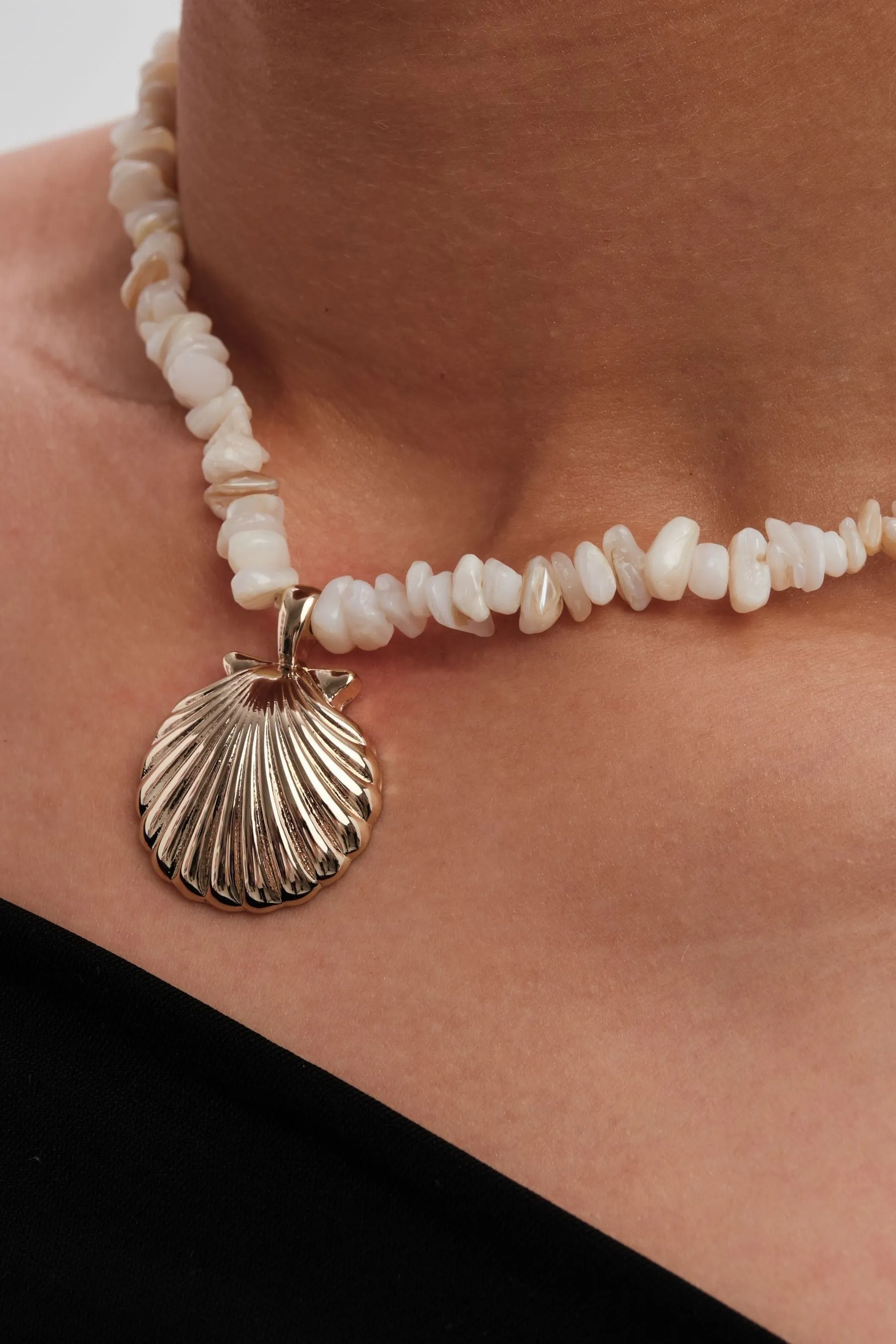 Mood - Collana corta con pendente a conchiglia