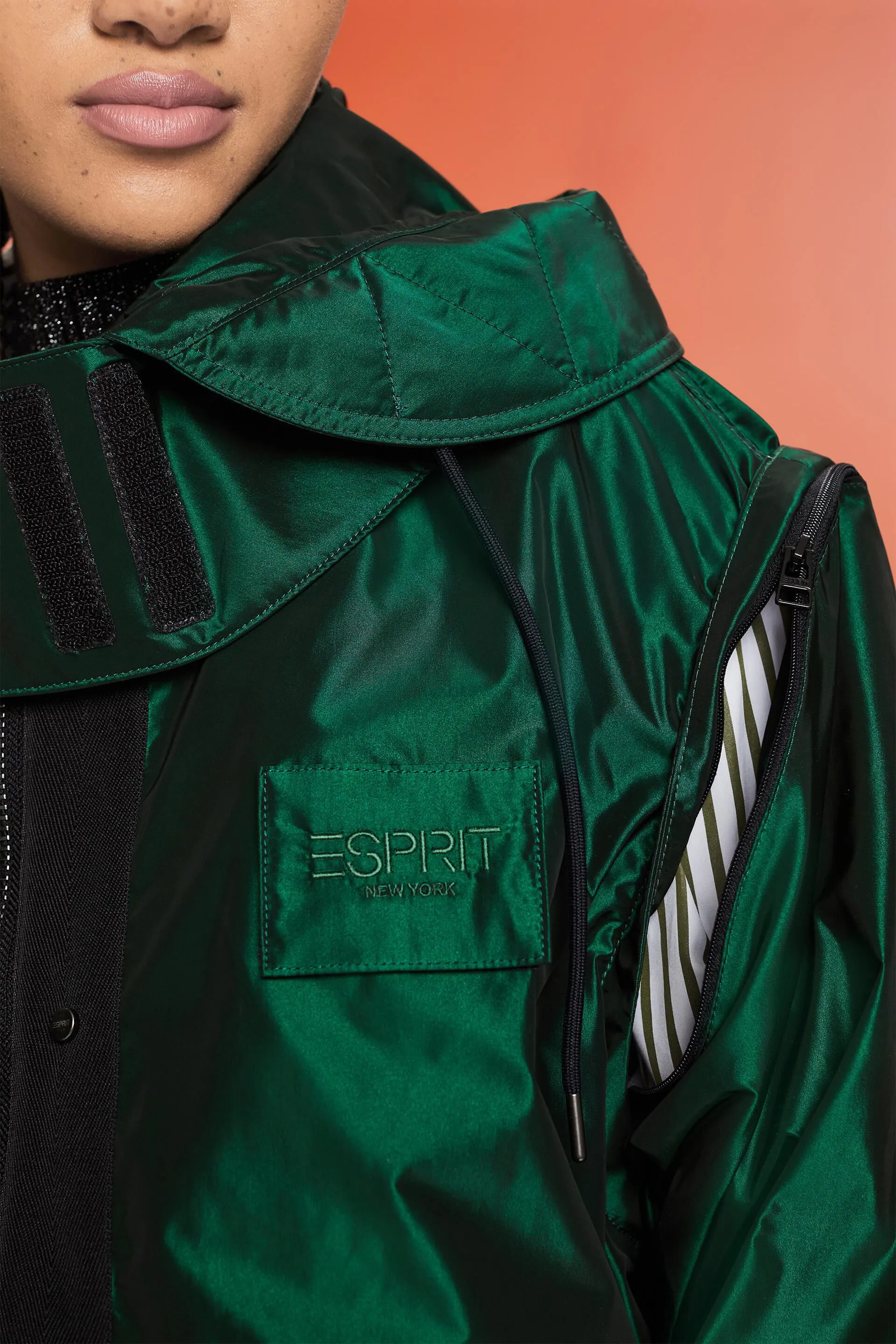 Parka metallico con cappuccio