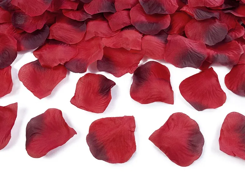 Petali di rosa rosso scuro