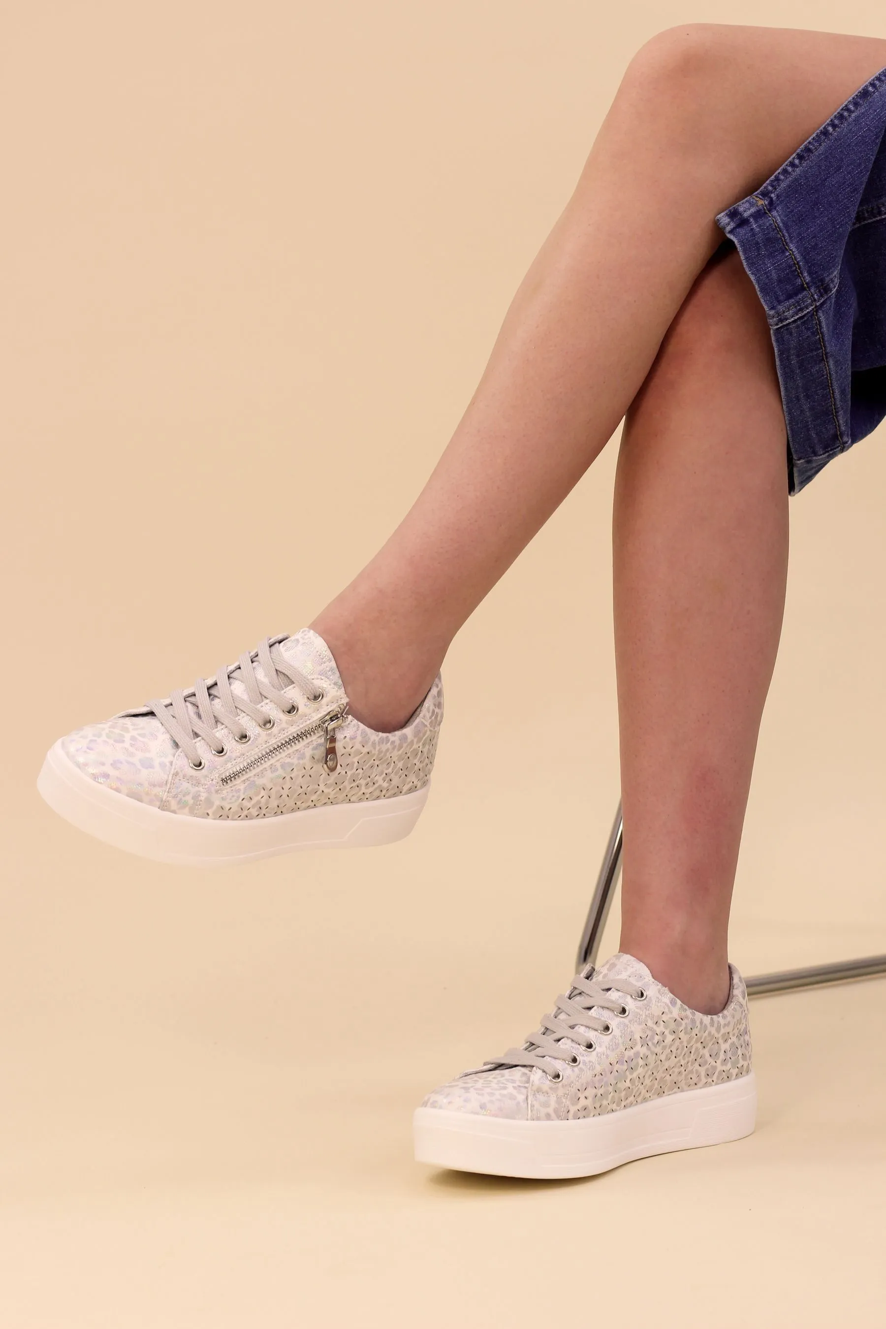 Scarpe da ginnastica con ciondolo lunare