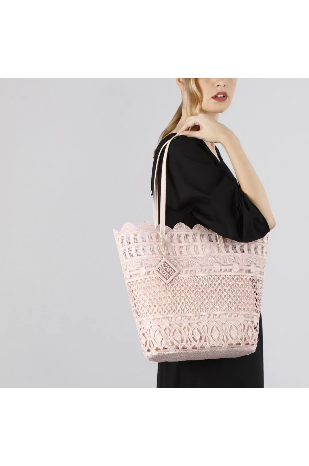 shopping in pizzo con charm cipria