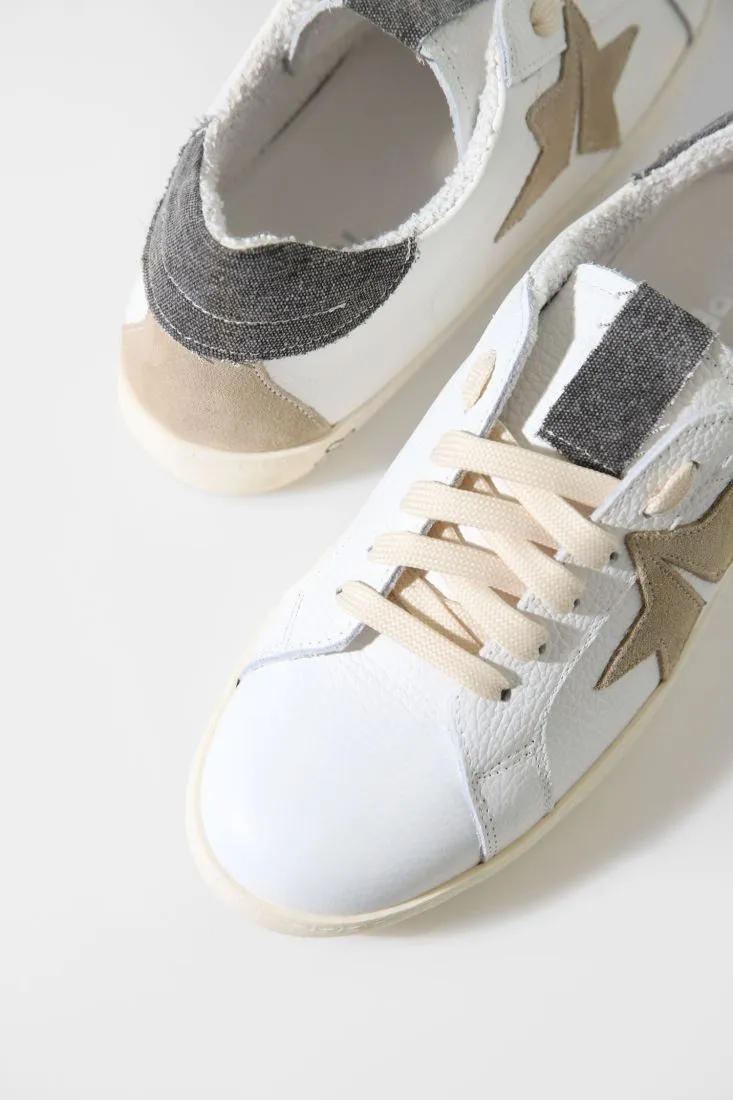 Sneakers in vera pelle con dettaglio stella
