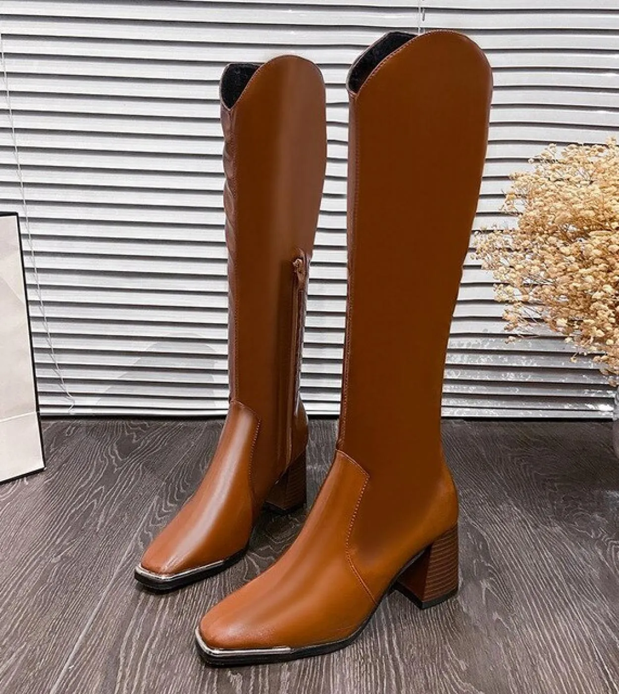 Stivali a metà polpaccio di design di marca Stivali lunghi da donna con tacco alto metallizzato Stivali da donna di grandi dimen
